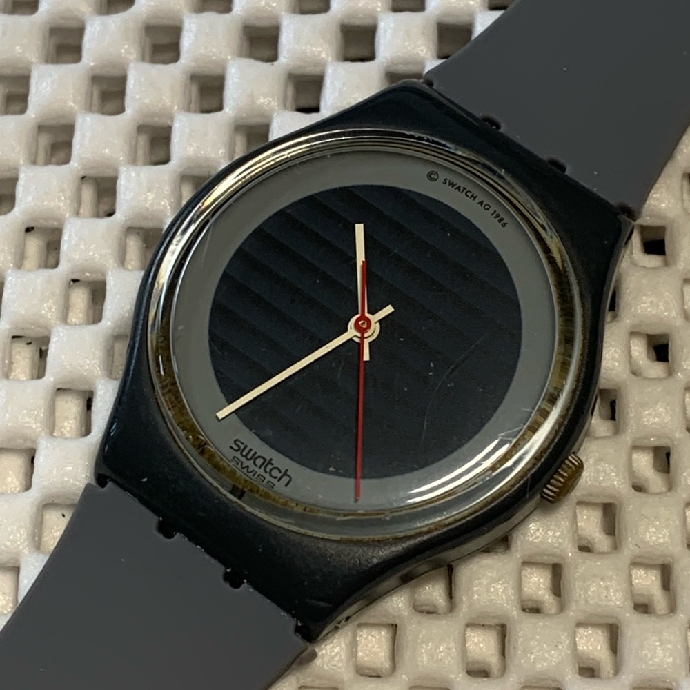Swatch Watch - GA105 - SILVER CIRCLE